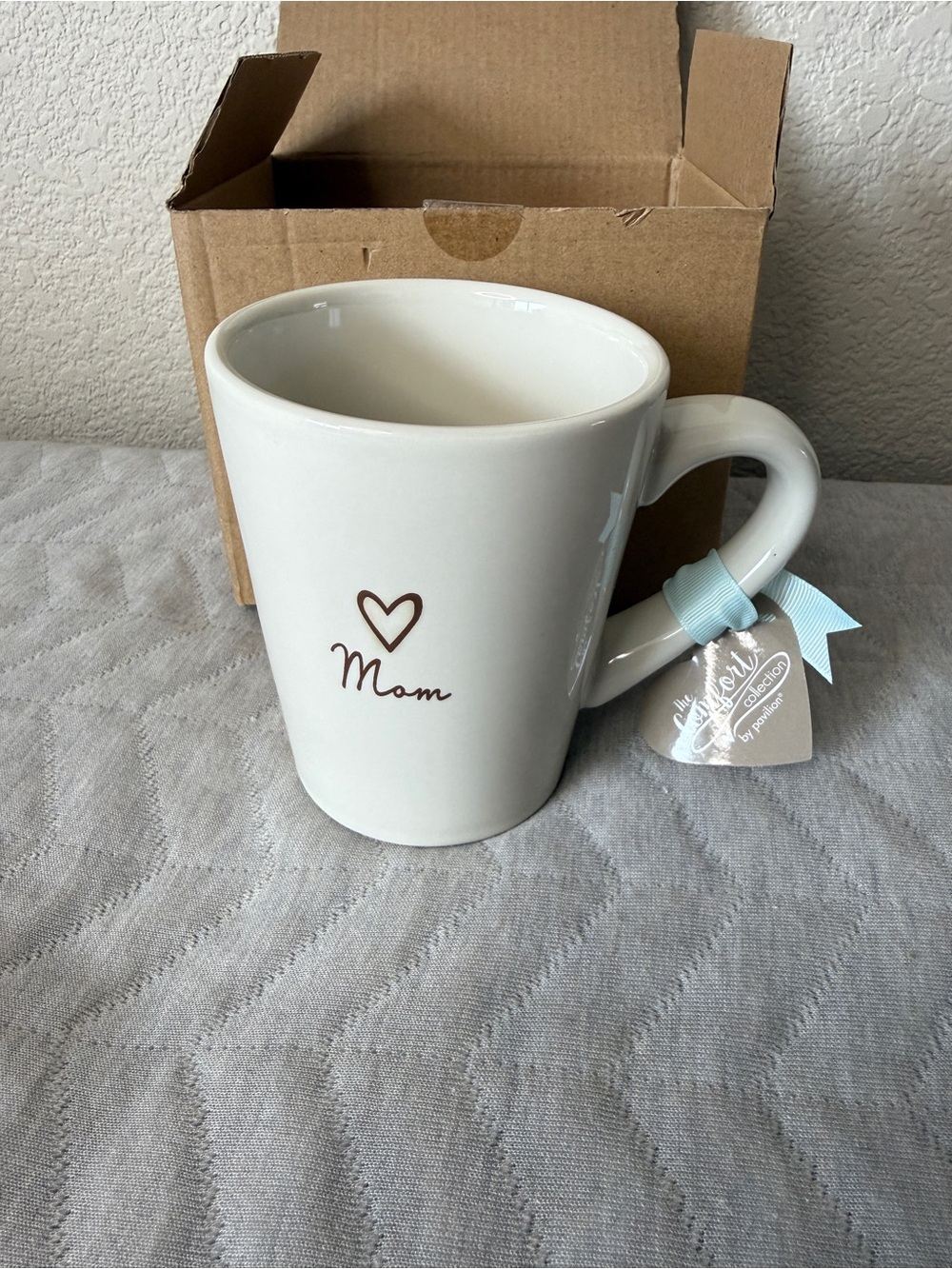 The Comfort Collection “Mom” Mug 15 oz New